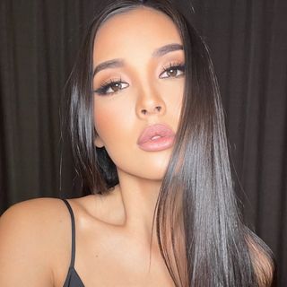 aidanamedenova_officialpage