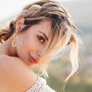 anya.zeffir