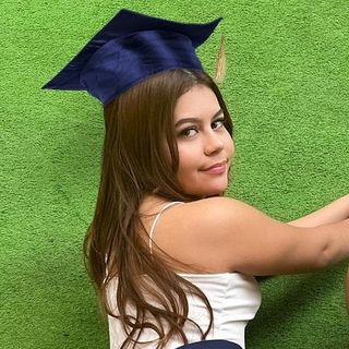kelly_apraezz